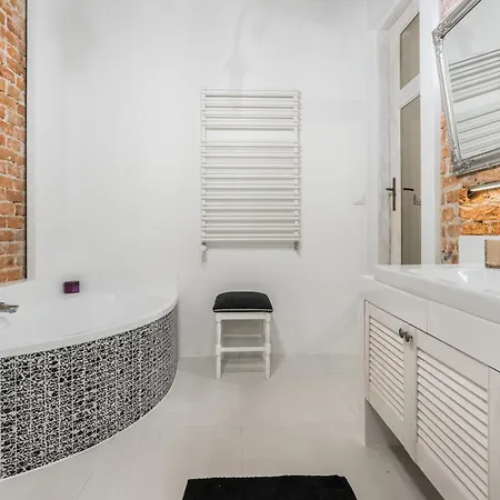 Διαμέρισμα Dworcowa 100 Sm For 8 Guests Near The Railway Station
